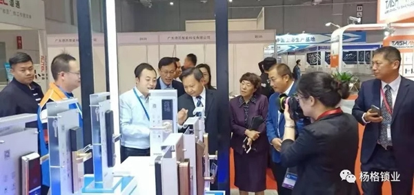楊格智能鎖震撼亮相中國國際五金展