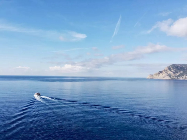 用了漢能儲能發電光紙，讓你一招治好手機電量恐懼癥！