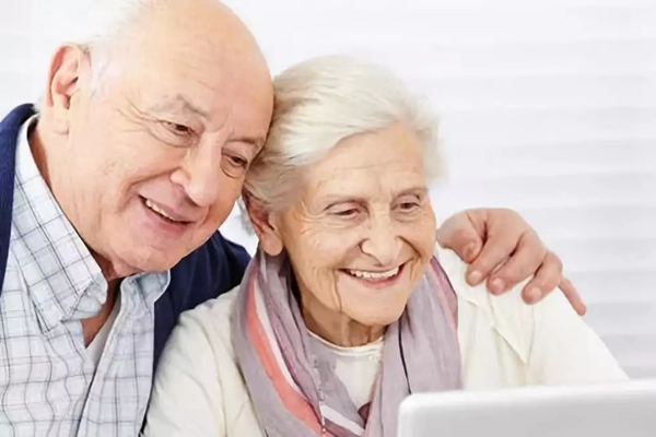 九彩鷹皇：智能鎖撬動“銀發經濟”，打造10萬億級別的龐大市場