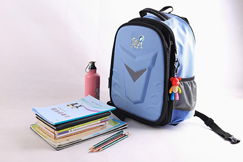 兒童定位健康書包，首選德犬安全減壓書包