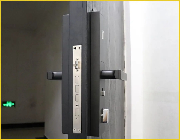 顏值超群，內在有料！行業權威媒體拆機測評KUB-KX9智能鎖!