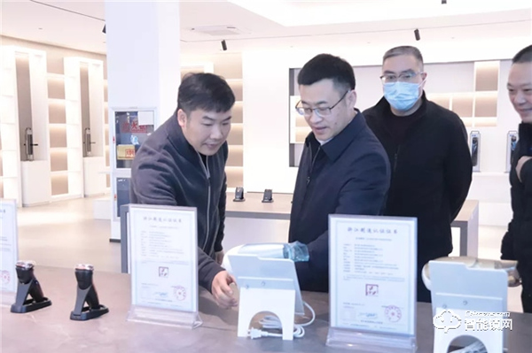 市委書(shū)記新年“三服務(wù)”首訪超人，勉勵(lì)企業(yè)堅(jiān)定信心乘勢(shì)而上，搶機(jī)遇抓發(fā)展