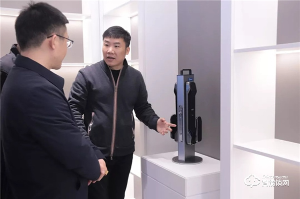 市委書(shū)記新年“三服務(wù)”首訪超人，勉勵(lì)企業(yè)堅(jiān)定信心乘勢(shì)而上，搶機(jī)遇抓發(fā)展