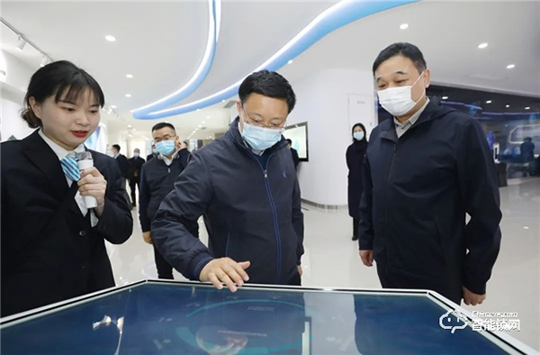 時訊|科大訊飛股份有限公司董事長劉慶峰率隊蒞臨榮事達參觀交流