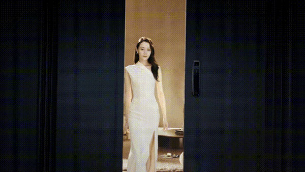 她來了！德施曼智能鎖代言人——迪麗熱巴 ！