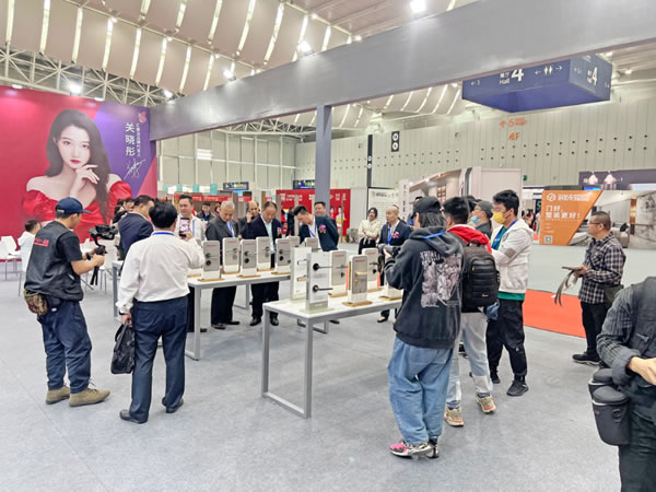 匯泰龍驚艷亮相佛山門窗博覽會暨定制家居博覽會！