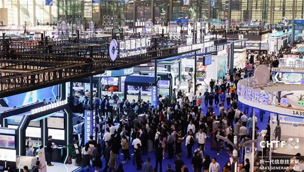 沉浸式體驗(yàn)高交會(huì)IT展上的各類智能終端設(shè)備