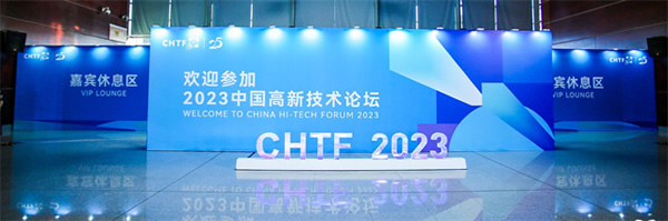 沉浸式體驗(yàn)高交會(huì)IT展上的各類智能終端設(shè)備