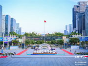 沉浸式體驗高交會IT展上的各類智能終端設(shè)備