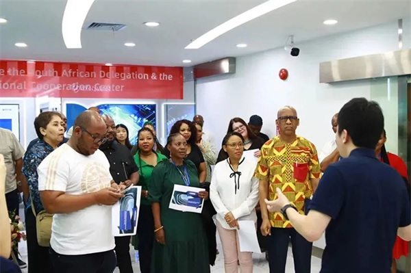 南非總統府代表團走訪萬佳安，探索“一帶一路”科技創新合作新機遇