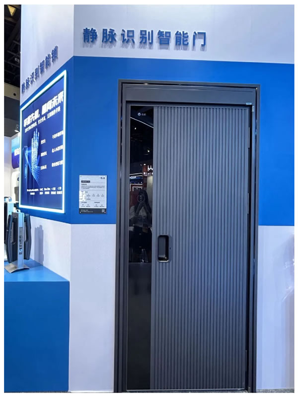 云鹿與圣點(diǎn)科技深度合作，聯(lián)合在中國(guó)建博會(huì)與世界人工智能大會(huì)展出！