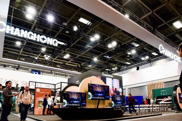 透過科技，看長虹智能家居如何“用新出?！保縚1