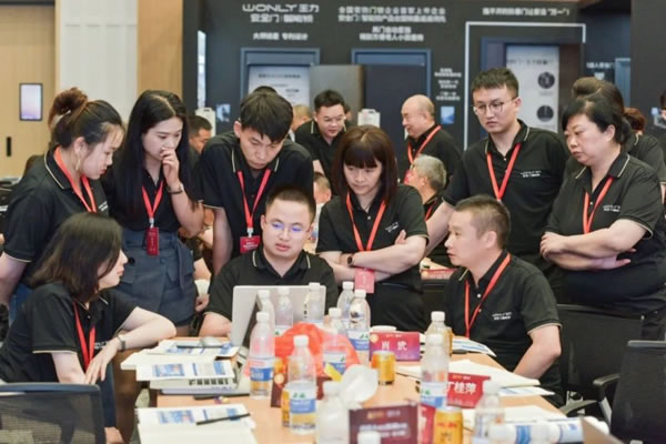 王力智能鎖第四批同路人財富倍增計劃大會圓滿召開_10