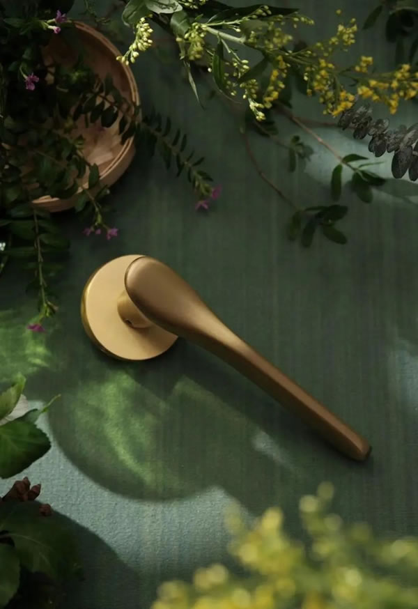 雅潔五金智能鎖獲2023門墻柜產業鏈創新力品牌_6