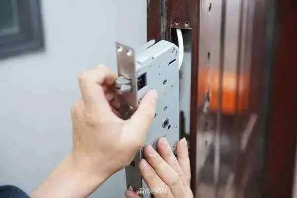云碩智能鎖多方位保護(hù)你的家，靠譜就選它！_8